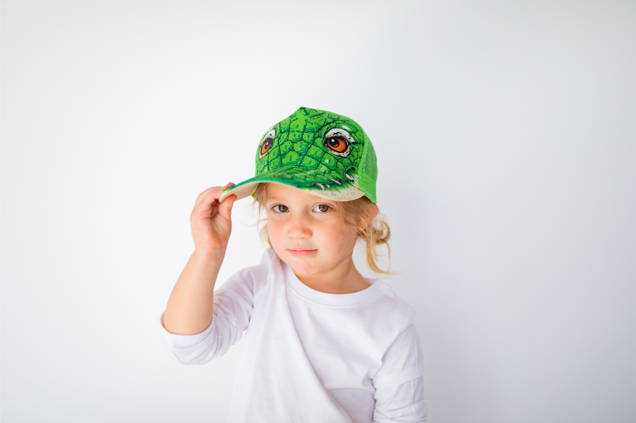 Image of little girl model wearing Gator cap (front view white background)